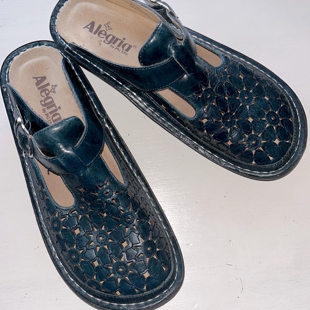 ALEGRIA LIKE NEW Breezy slides/mules/clogs navy blue leather size 39